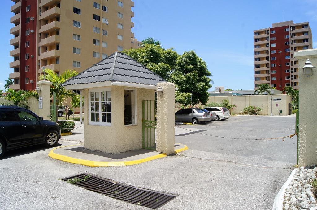 Alva Mae Apartment Ocho Rios Exterior photo
